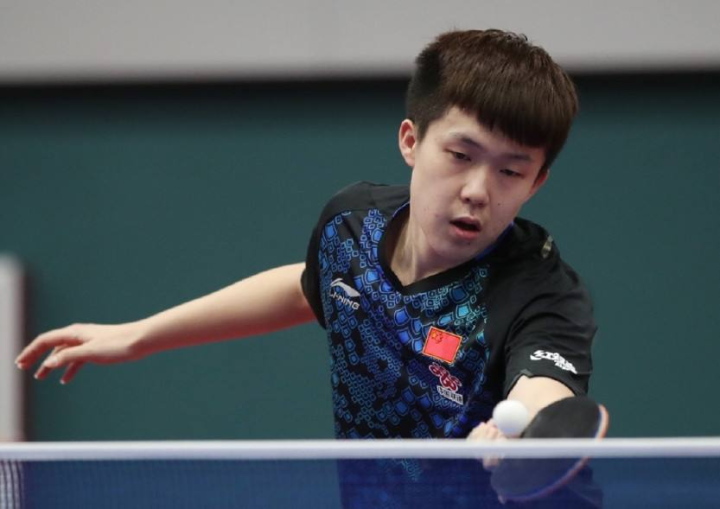 紧中场逼抢 紧中场逼抢